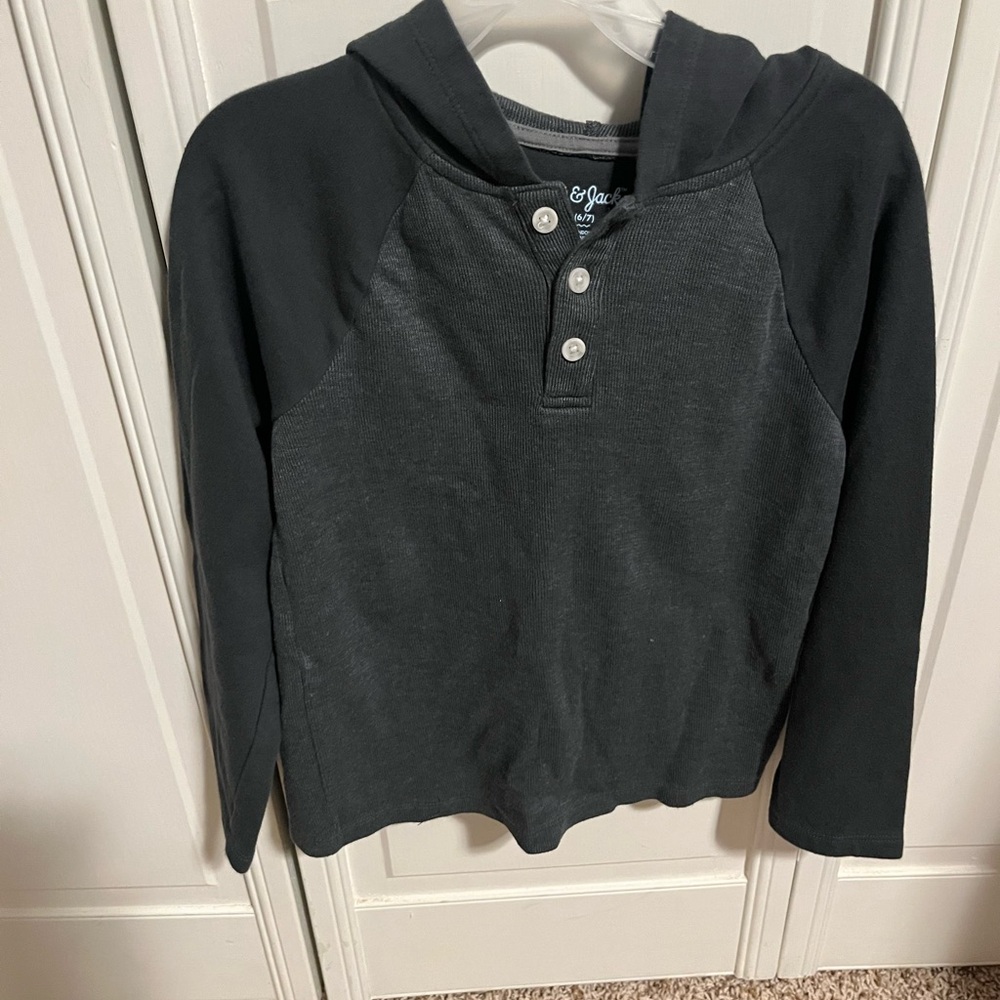 Boys hooded shirt - size 6/7